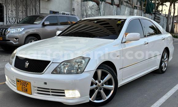 Buy Used Toyota Crown White Car in Dar es Salaam in Dar es Salaam Buy Used Toyota Crown White Car in Dar es Salaam in Dar es Salaam