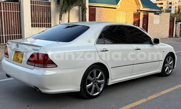 Buy Used Toyota Crown White Car in Dar es Salaam in Dar es Salaam Buy Used Toyota Crown White Car in Dar es Salaam in Dar es Salaam