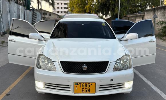 Buy Used Toyota Crown White Car in Dar es Salaam in Dar es Salaam Buy Used Toyota Crown White Car in Dar es Salaam in Dar es Salaam