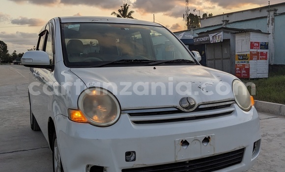 Buy Import Toyota Sienta White Car in Dar es Salaam in Dar es Salaam Buy Import Toyota Sienta White Car in Dar es Salaam in Dar es Salaam