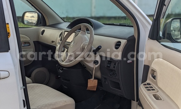 Buy Import Toyota Sienta White Car in Dar es Salaam in Dar es Salaam Buy Import Toyota Sienta White Car in Dar es Salaam in Dar es Salaam