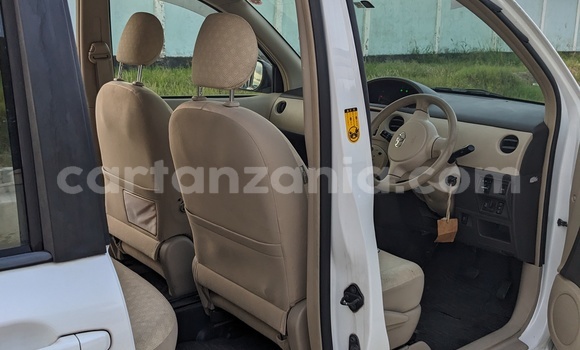 Buy Import Toyota Sienta White Car in Dar es Salaam in Dar es Salaam Buy Import Toyota Sienta White Car in Dar es Salaam in Dar es Salaam