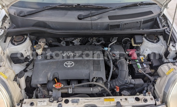 Buy Import Toyota Sienta White Car in Dar es Salaam in Dar es Salaam Buy Import Toyota Sienta White Car in Dar es Salaam in Dar es Salaam