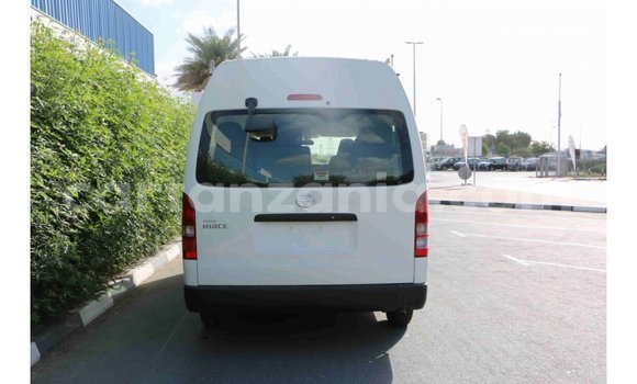 Nunua Imported Toyota Hiace Nyeupe Gari ndani ya Import - Dubai nchini Arusha Nunua Imported Toyota Hiace Nyeupe Gari ndani ya Import - Dubai nchini Arusha