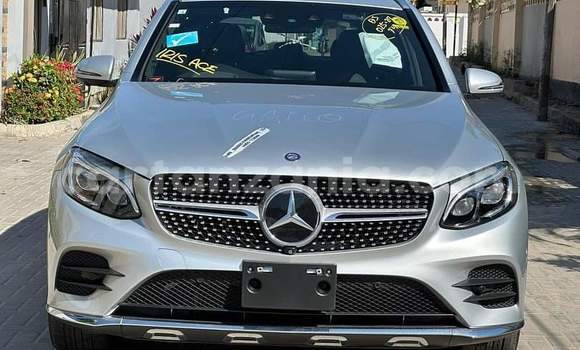 Nunua Imported Mercedes-Benz GLC 250D Fedha Gari ndani ya Dar es Salaam nchini Dar es Salaam