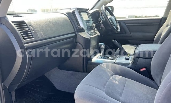 Buy Used Toyota Land Cruiser White Car in Dar es Salaam in Dar es Salaam Buy Used Toyota Land Cruiser White Car in Dar es Salaam in Dar es Salaam