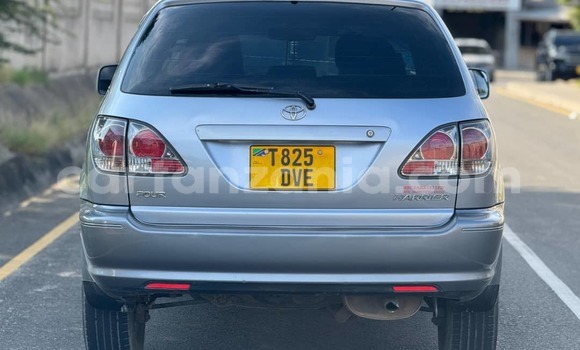 Buy Used Toyota Harrier Silver Car in Dar es Salaam in Dar es Salaam