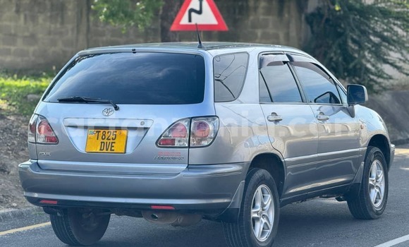 Buy Used Toyota Harrier Silver Car in Dar es Salaam in Dar es Salaam Buy Used Toyota Harrier Silver Car in Dar es Salaam in Dar es Salaam