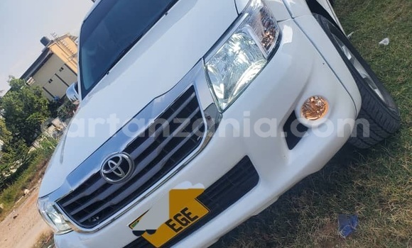 Buy Used Toyota Hilux White Car in Dar es Salaam in Dar es Salaam Buy Used Toyota Hilux White Car in Dar es Salaam in Dar es Salaam