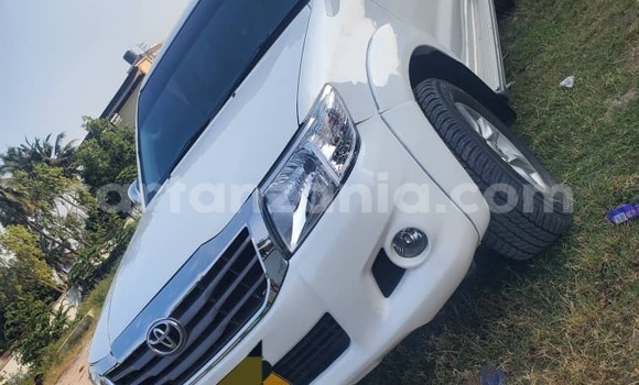 Buy Used Toyota Hilux White Car in Dar es Salaam in Dar es Salaam Buy Used Toyota Hilux White Car in Dar es Salaam in Dar es Salaam