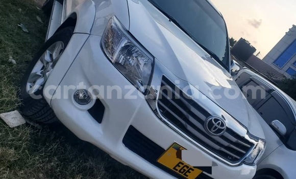 Buy Used Toyota Hilux White Car in Dar es Salaam in Dar es Salaam Buy Used Toyota Hilux White Car in Dar es Salaam in Dar es Salaam