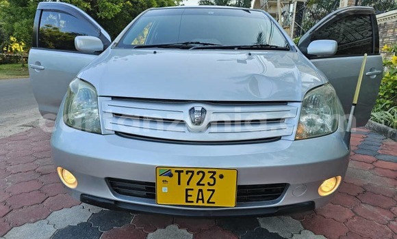 Nunua Ilio tumika Toyota IST Fedha Gari ndani ya Dar es Salaam nchini Dar es Salaam