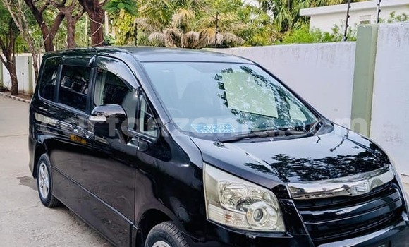 Nunua Ilio tumika Toyota Noah Nyeusi Gari ndani ya Babati Mjini nchini Manyara Nunua Ilio tumika Toyota Noah Nyeusi Gari ndani ya Babati Mjini nchini Manyara