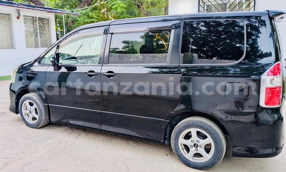 Nunua Ilio tumika Toyota Noah Nyeusi Gari ndani ya Babati Mjini nchini Manyara Nunua Ilio tumika Toyota Noah Nyeusi Gari ndani ya Babati Mjini nchini Manyara