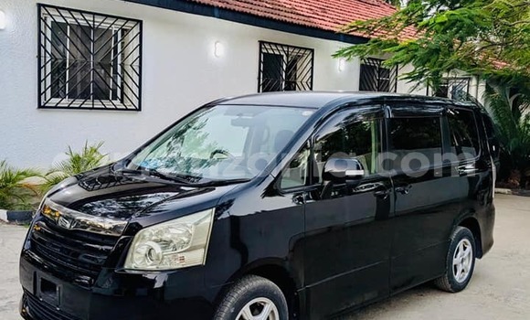 Nunua Ilio tumika Toyota Noah Nyeusi Gari ndani ya Babati Mjini nchini Manyara Nunua Ilio tumika Toyota Noah Nyeusi Gari ndani ya Babati Mjini nchini Manyara