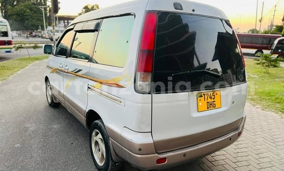 Nunua Ilio tumika Toyota Noah Nyeupe Gari ndani ya Buhigwe nchini Kigoma Nunua Ilio tumika Toyota Noah Nyeupe Gari ndani ya Buhigwe nchini Kigoma