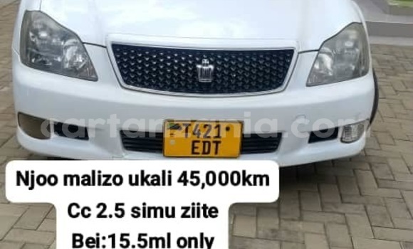 Buy Used Toyota Crown White Car in Bariadi in Simiyu
