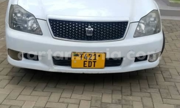 Buy Used Toyota Crown White Car in Bariadi in Simiyu Buy Used Toyota Crown White Car in Bariadi in Simiyu