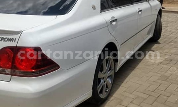 Buy Used Toyota Crown White Car in Bariadi in Simiyu Buy Used Toyota Crown White Car in Bariadi in Simiyu