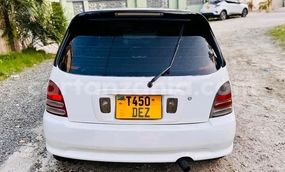 Buy Used Toyota Starlet White Car in Butiama in Mara Buy Used Toyota Starlet White Car in Butiama in Mara