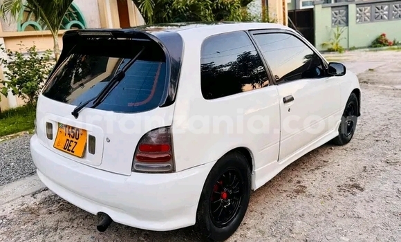 Buy Used Toyota Starlet White Car in Butiama in Mara Buy Used Toyota Starlet White Car in Butiama in Mara
