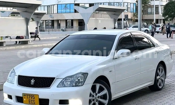 Buy Used Toyota Crown White Car in Buhigwe in Kigoma Buy Used Toyota Crown White Car in Buhigwe in Kigoma