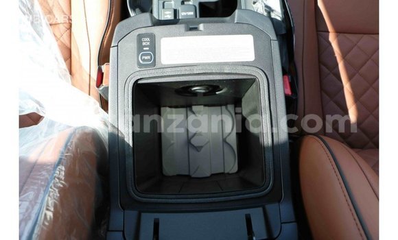 Nunua Imported Toyota Prado Nyeupe Gari ndani ya Import - Dubai nchini Arusha Nunua Imported Toyota Prado Nyeupe Gari ndani ya Import - Dubai nchini Arusha