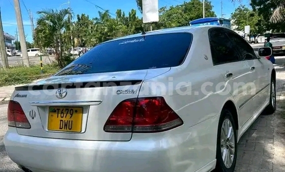 Buy Used Toyota Crown White Car in Buhigwe in Kigoma Buy Used Toyota Crown White Car in Buhigwe in Kigoma