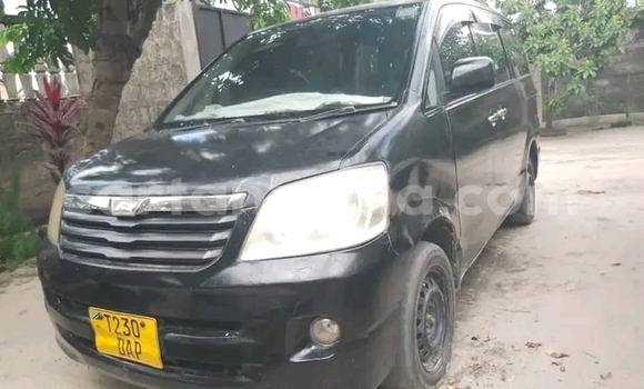 Nunua Ilio tumika Toyota Noah Nyeusi Gari ndani ya Dodoma nchini Dodoma