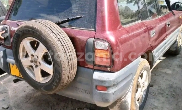 Nunua Ilio tumika Toyota RAV4 Nyekundu Gari ndani ya Buhigwe nchini Kigoma