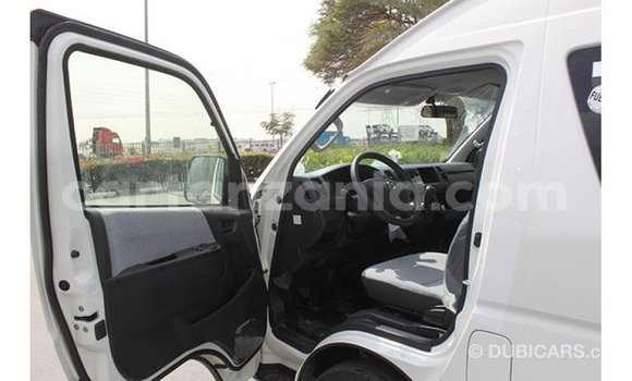 Nunua Imported Toyota Hiace Nyeupe Gari ndani ya Import - Dubai nchini Arusha Nunua Imported Toyota Hiace Nyeupe Gari ndani ya Import - Dubai nchini Arusha