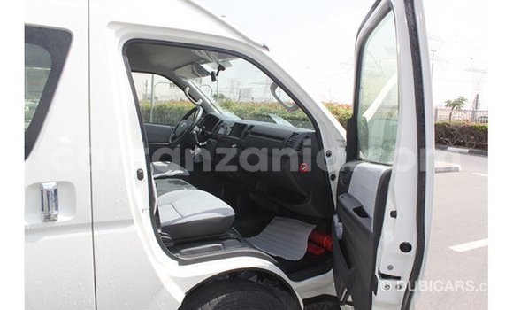 Nunua Imported Toyota Hiace Nyeupe Gari ndani ya Import - Dubai nchini Arusha Nunua Imported Toyota Hiace Nyeupe Gari ndani ya Import - Dubai nchini Arusha