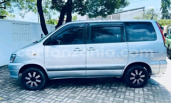 Buy Used Toyota Noah White Car in Butiama in Mara