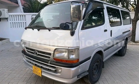 Nunua Ilio tumika Toyota Hiace Nyeupe Gari ndani ya Chemba nchini Dodoma