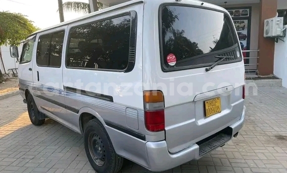Buy Used Toyota Hiace White Car in Chemba in Dodoma Buy Used Toyota Hiace White Car in Chemba in Dodoma