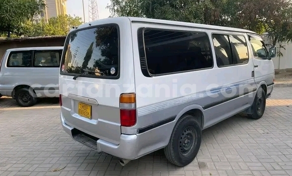 Buy Used Toyota Hiace White Car in Chemba in Dodoma Buy Used Toyota Hiace White Car in Chemba in Dodoma