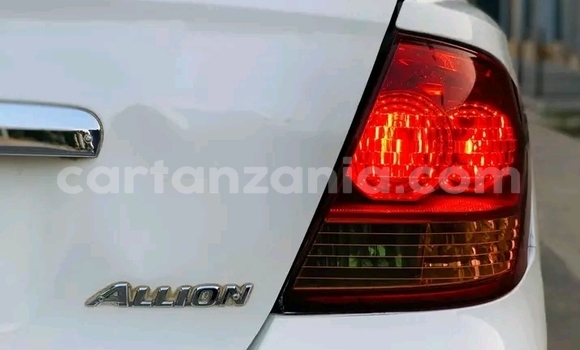 Nunua Ilio tumika Toyota Allion Nyeupe Gari ndani ya Buhigwe nchini Kigoma