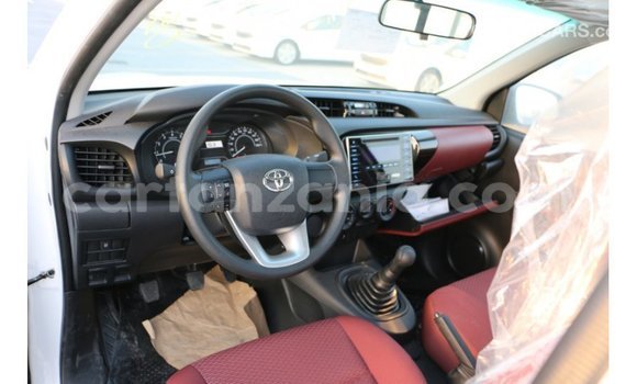 Nunua Imported Toyota Hilux Nyeupe Gari ndani ya Import - Dubai nchini Arusha Nunua Imported Toyota Hilux Nyeupe Gari ndani ya Import - Dubai nchini Arusha