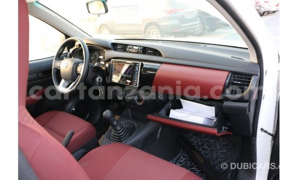 Nunua Imported Toyota Hilux Nyeupe Gari ndani ya Import - Dubai nchini Arusha Nunua Imported Toyota Hilux Nyeupe Gari ndani ya Import - Dubai nchini Arusha