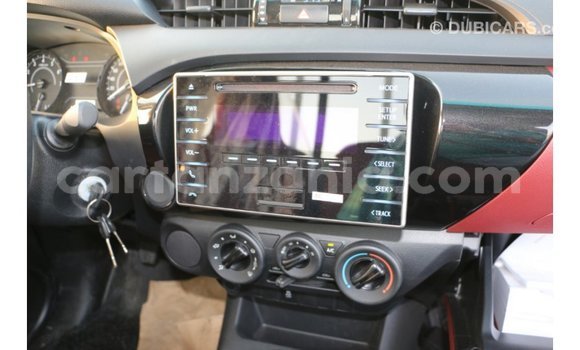 Nunua Imported Toyota Hilux Nyeupe Gari ndani ya Import - Dubai nchini Arusha Nunua Imported Toyota Hilux Nyeupe Gari ndani ya Import - Dubai nchini Arusha