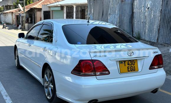 Buy Used Toyota Crown White Car in Dar es Salaam in Dar es Salaam