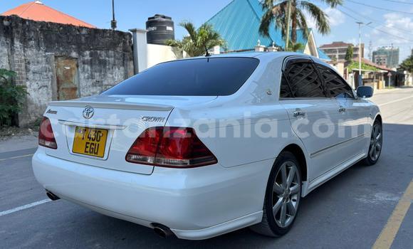 Buy Used Toyota Crown White Car in Dar es Salaam in Dar es Salaam Buy Used Toyota Crown White Car in Dar es Salaam in Dar es Salaam
