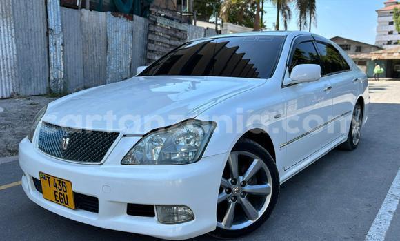 Buy Used Toyota Crown White Car in Dar es Salaam in Dar es Salaam Buy Used Toyota Crown White Car in Dar es Salaam in Dar es Salaam