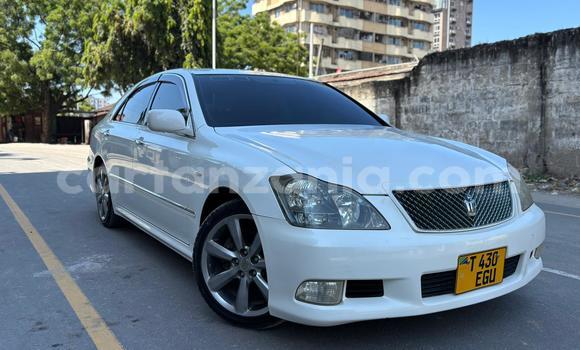 Buy Used Toyota Crown White Car in Dar es Salaam in Dar es Salaam Buy Used Toyota Crown White Car in Dar es Salaam in Dar es Salaam