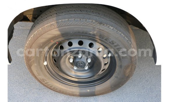 Nunua Imported Toyota Hilux Nyeupe Gari ndani ya Import - Dubai nchini Arusha Nunua Imported Toyota Hilux Nyeupe Gari ndani ya Import - Dubai nchini Arusha