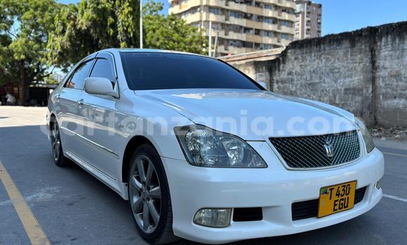 Buy Used Toyota Crown White Car in Dar es Salaam in Dar es Salaam Buy Used Toyota Crown White Car in Dar es Salaam in Dar es Salaam