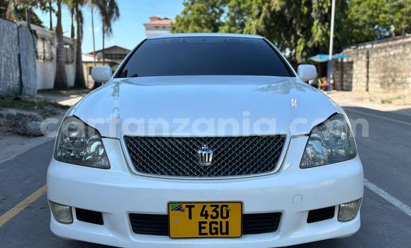 Buy Used Toyota Crown White Car in Dar es Salaam in Dar es Salaam Buy Used Toyota Crown White Car in Dar es Salaam in Dar es Salaam