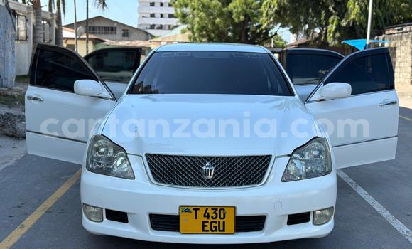Buy Used Toyota Crown White Car in Dar es Salaam in Dar es Salaam Buy Used Toyota Crown White Car in Dar es Salaam in Dar es Salaam
