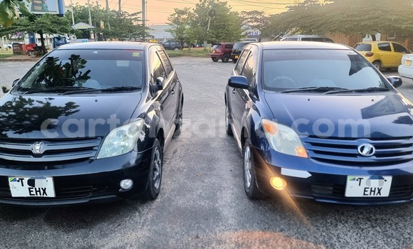 Nunua Mpya Toyota IST Bluu Gari ndani ya Dar es Salaam nchini Dar es Salaam