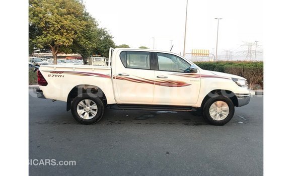 Nunua Imported Toyota Hilux Nyeupe Gari ndani ya Import - Dubai nchini Arusha Nunua Imported Toyota Hilux Nyeupe Gari ndani ya Import - Dubai nchini Arusha